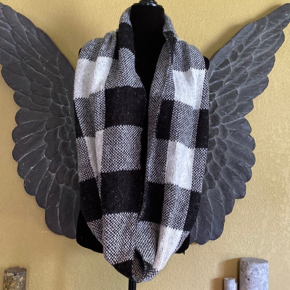 Soft Plaid Knit Scarf